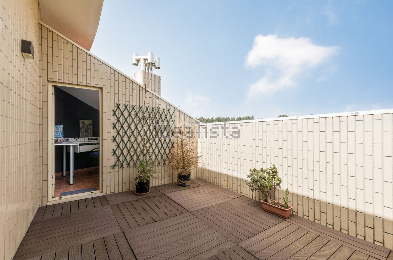 复式公寓出售在Rua Associação Recreativa de Francelos, 220 - 院子