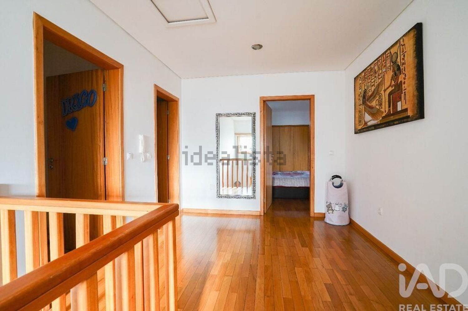 小楼房或独栋别墅出售在Lanhoso - 过道