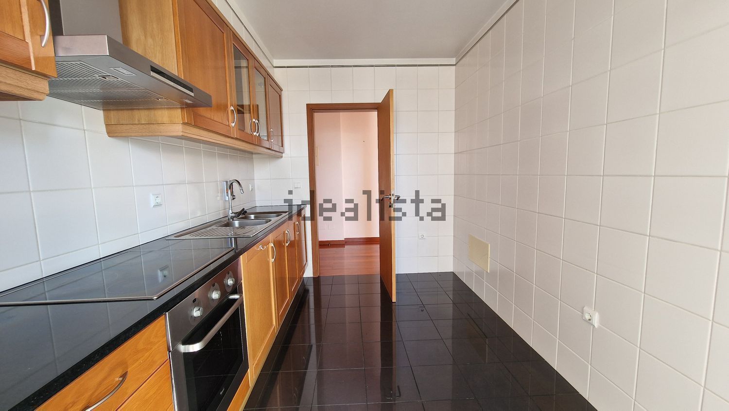 出租公寓 t2在Avenida da Madalena, 85 - 厨房