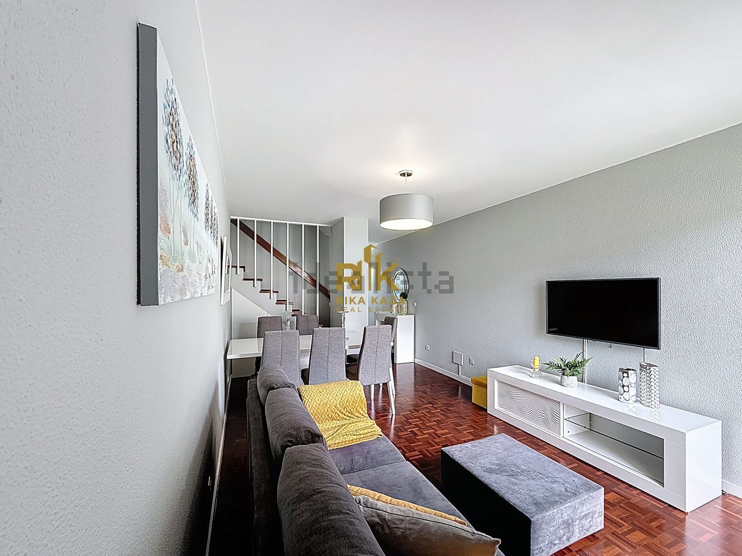 公寓 t4出售在Avenida da Madalena , Conjunto Habitacional Madalena , Bloco F2 s/n - 客厅