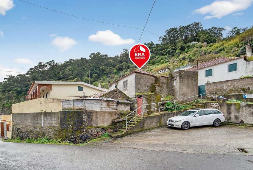 小楼房或独栋别墅出售在Estrada dos Maroços s/n