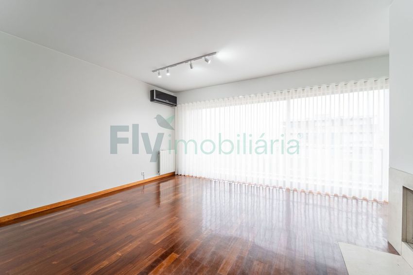 出租公寓 t3在Praça do Munícipio s/n