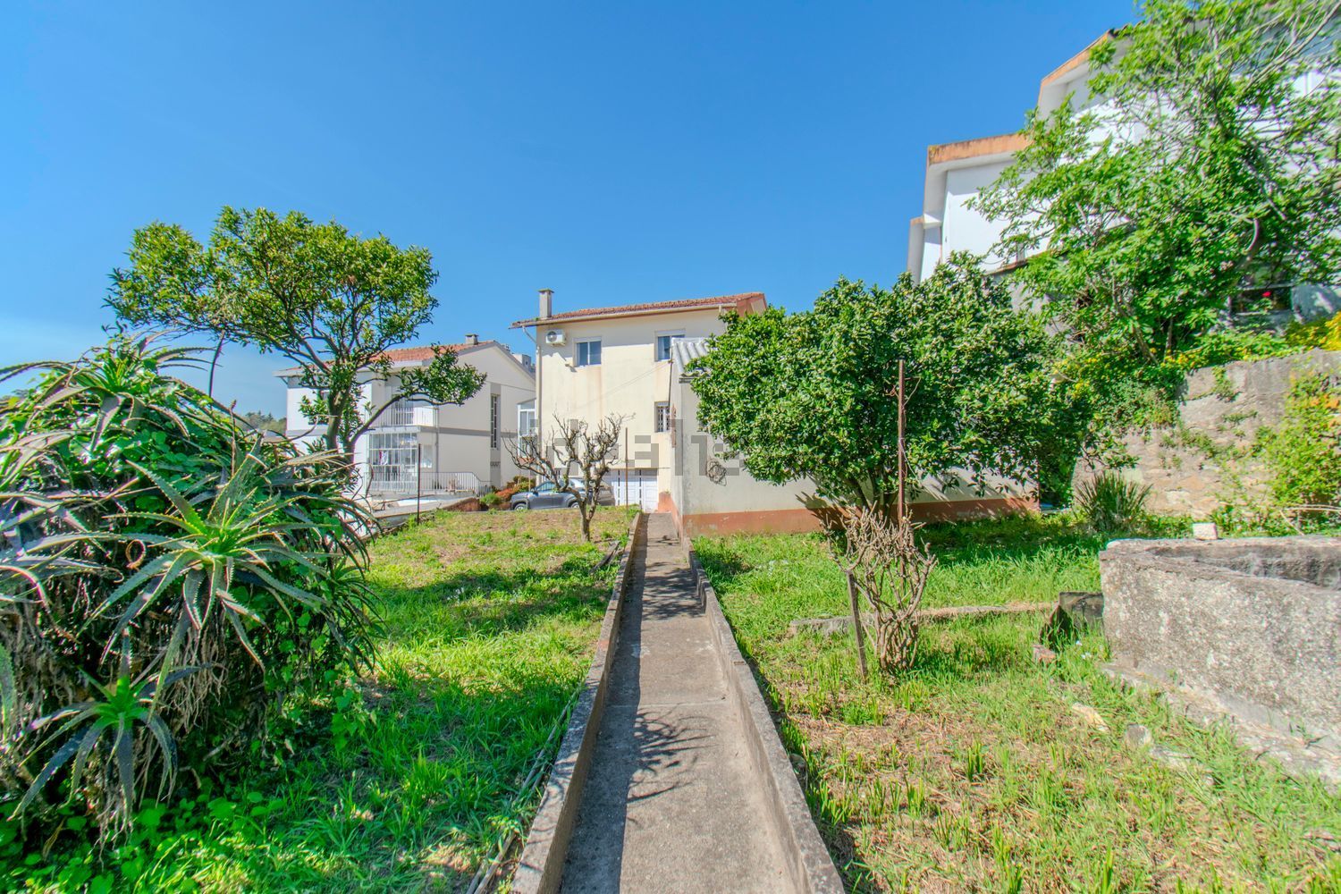 小楼房或独栋别墅出售在Rua de São Pedro - 花园