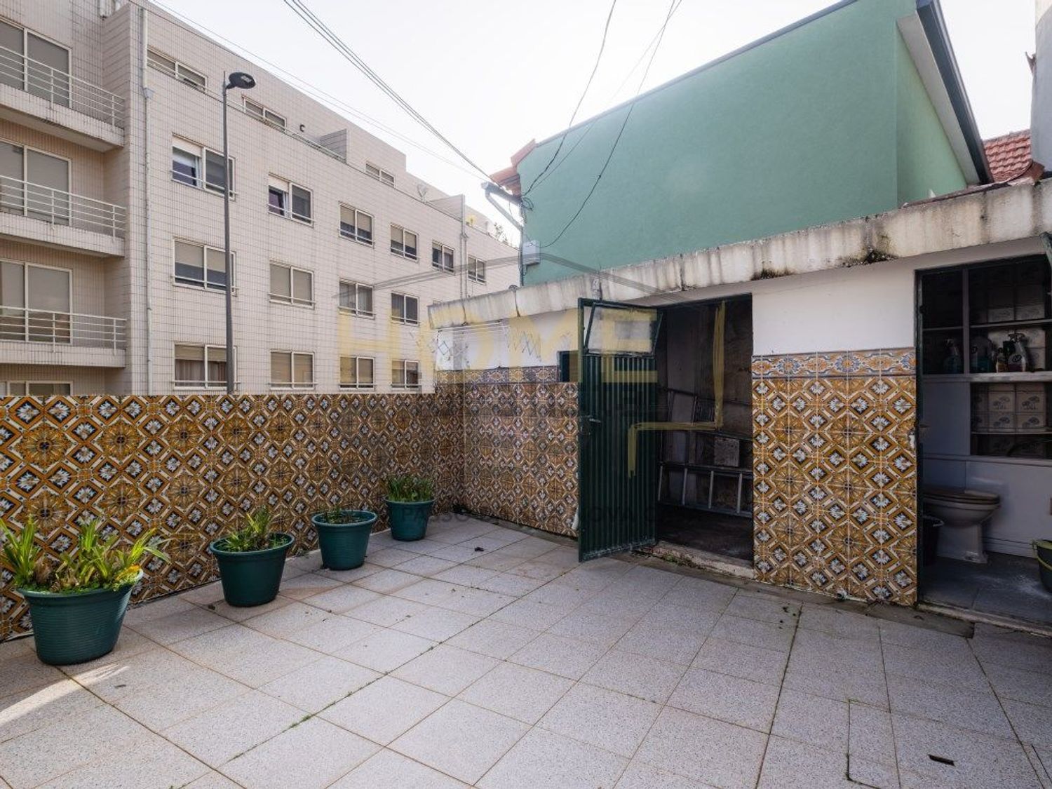 小楼房或独栋别墅出售在Rua Professor Amadeu Santos - 照片