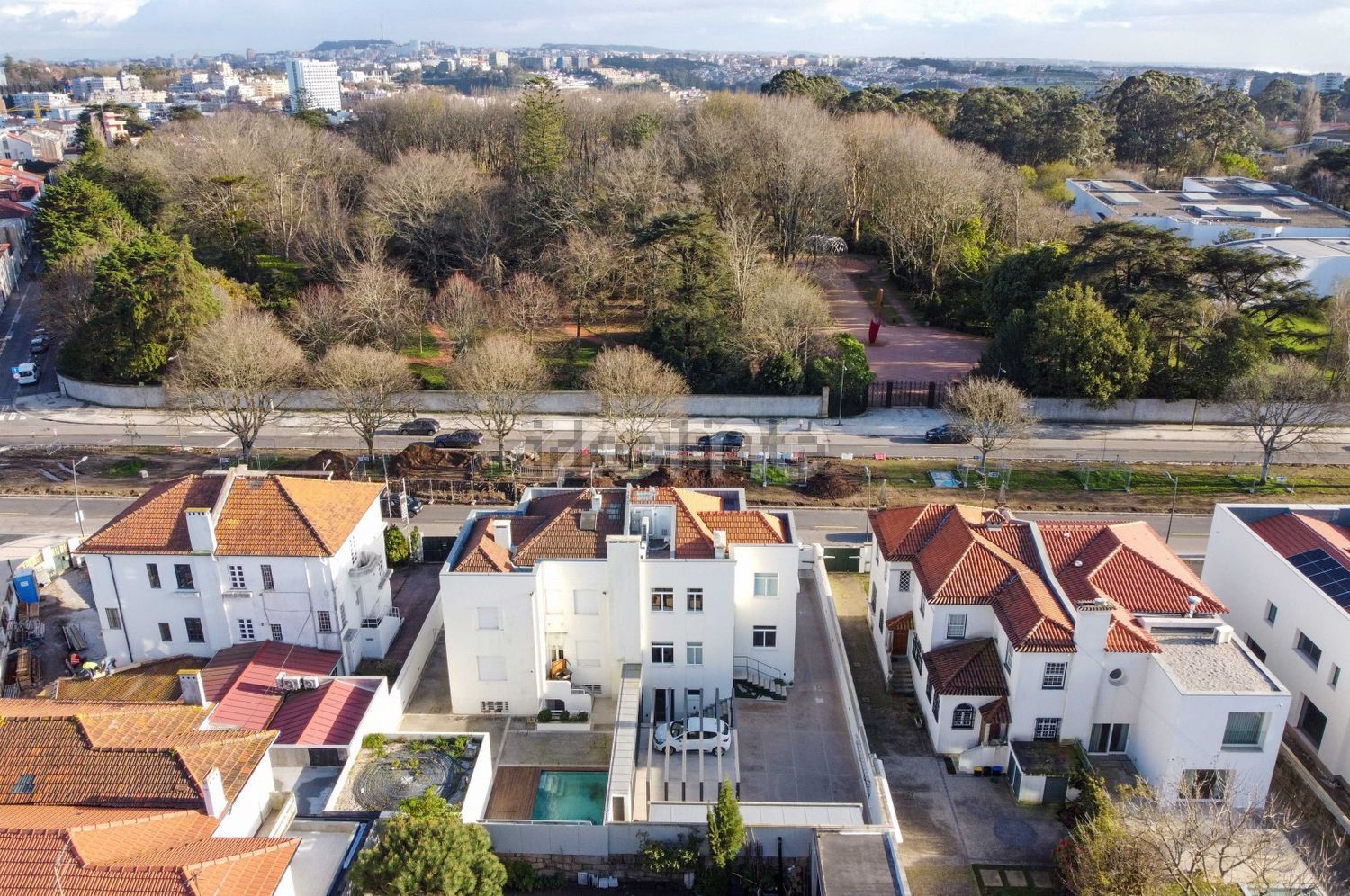 小楼房或独栋别墅出售在Avenida do Marechal Gomes da Costa - 视线