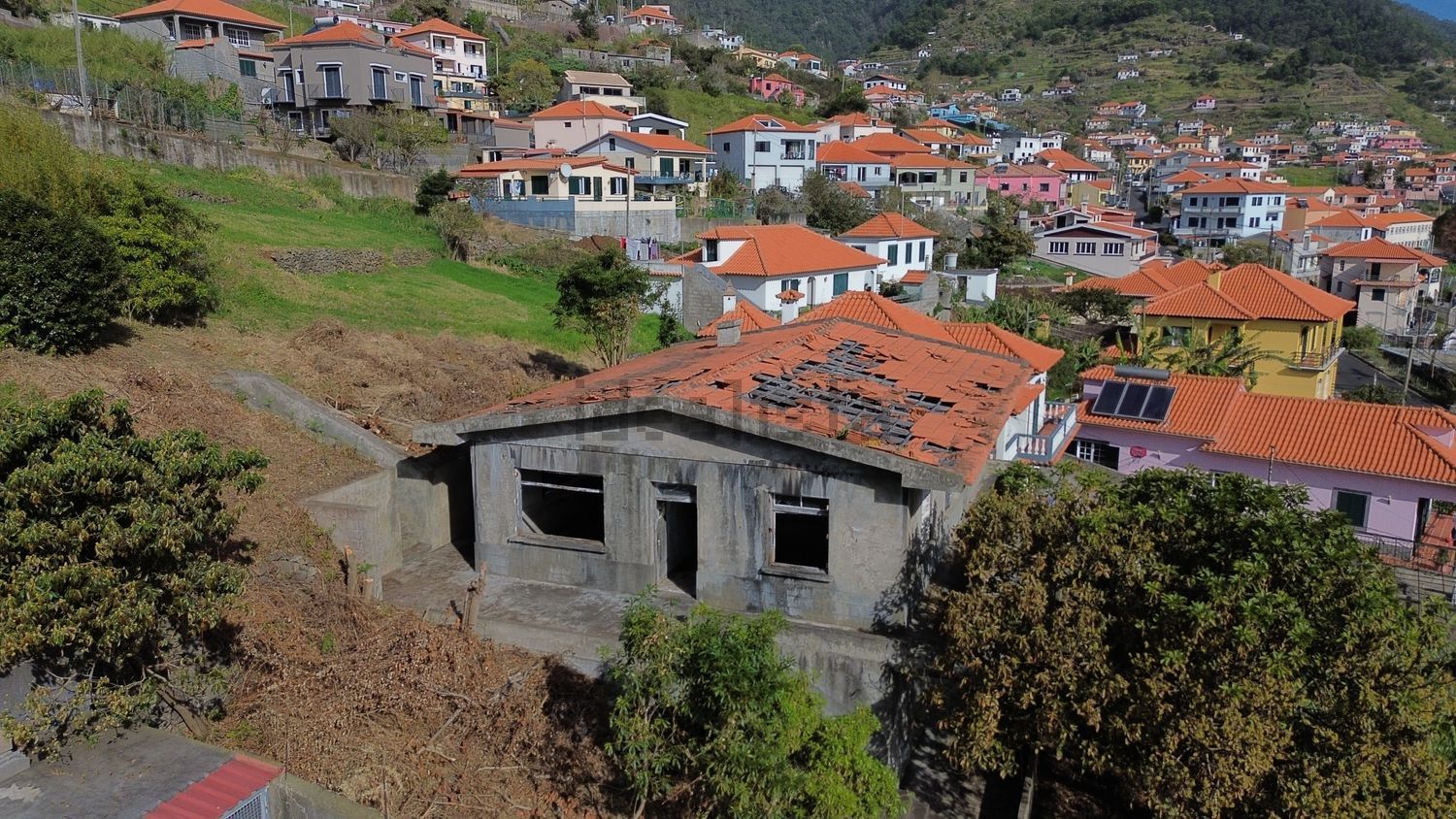 小楼房或独栋别墅出售在Estrada do Lombo do Xeque - 外立面