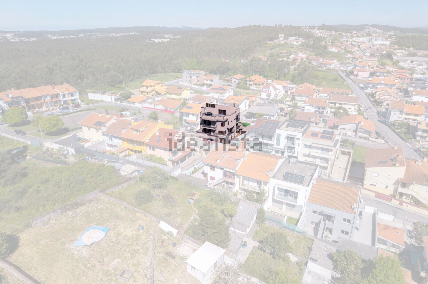 双拼别墅出售在Travessa de Santo António, 70 - 详情