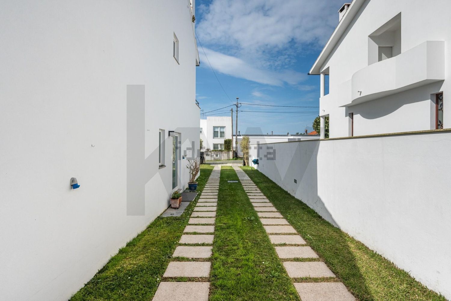 双拼别墅出售在Caminho de Linhares, 64 n.º 64 - 外立面