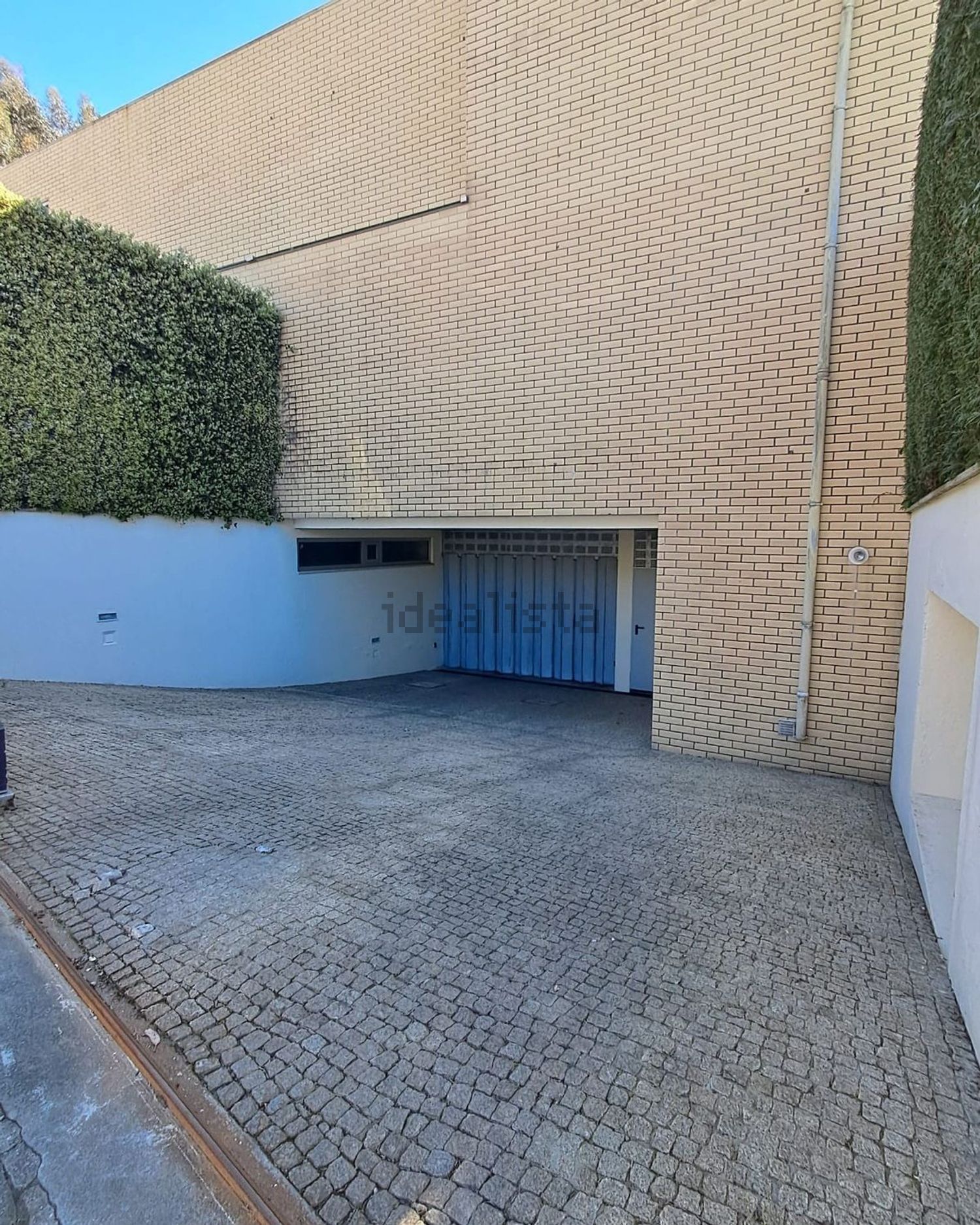 联排别墅出售在Rua Duarte de Oliveira - 停车位