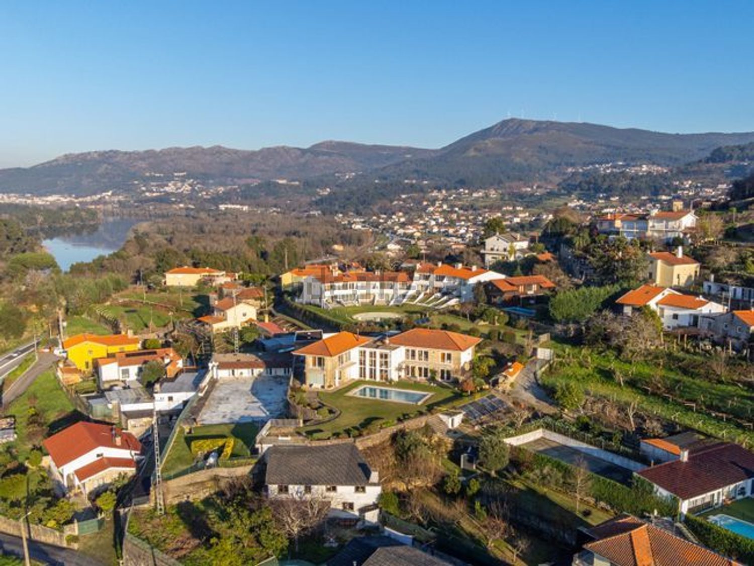 小楼房或独栋别墅出售在Rua do Rego - 视线