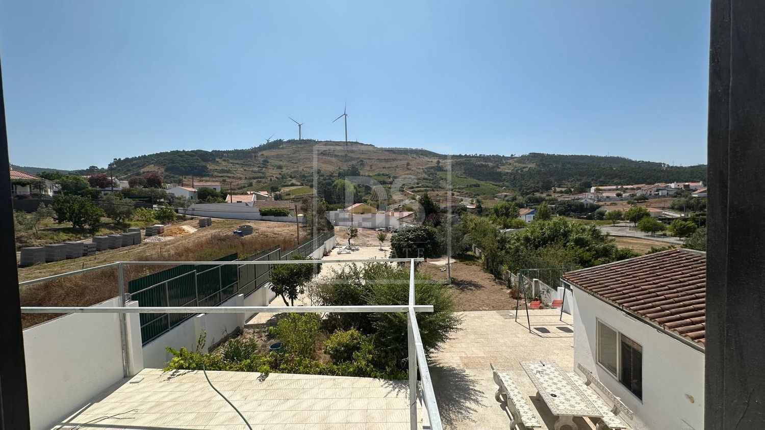 小楼房或独栋别墅出售在Rua Senhora da Luz, 10 - 露台