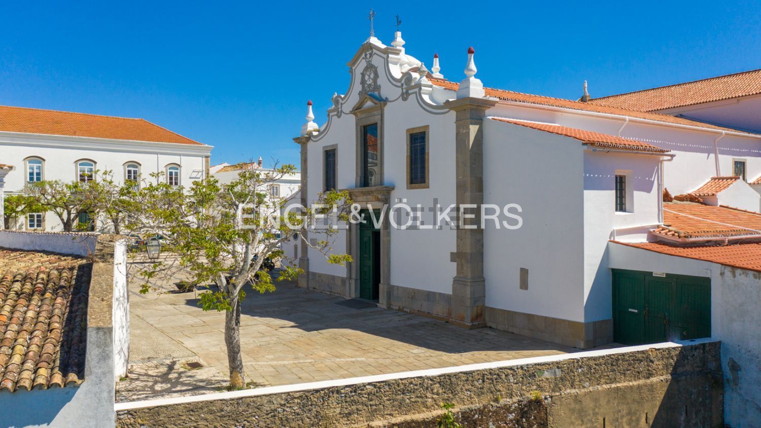 小楼房或独栋别墅出售在 Santa bárbara de nexe - 外立面