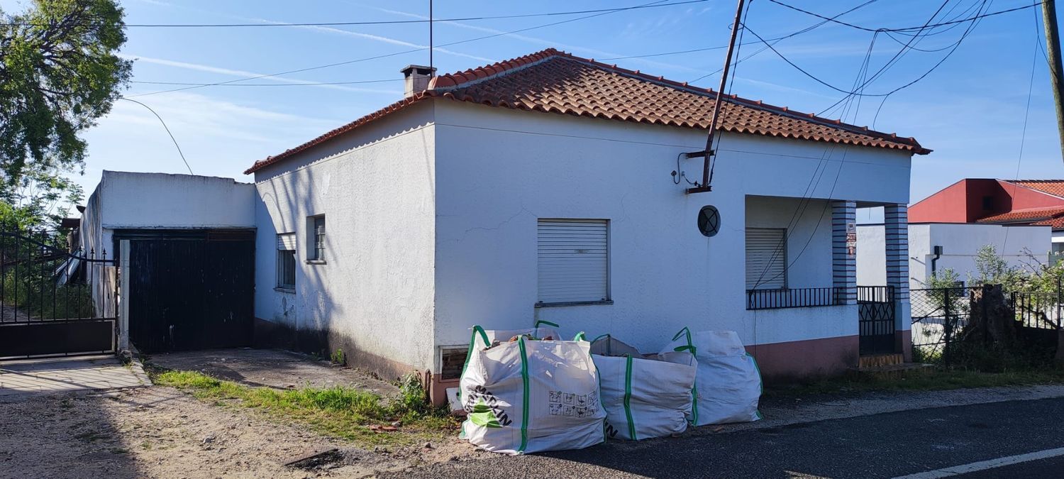 小楼房或独栋别墅出售在Rua de Santo António, 108