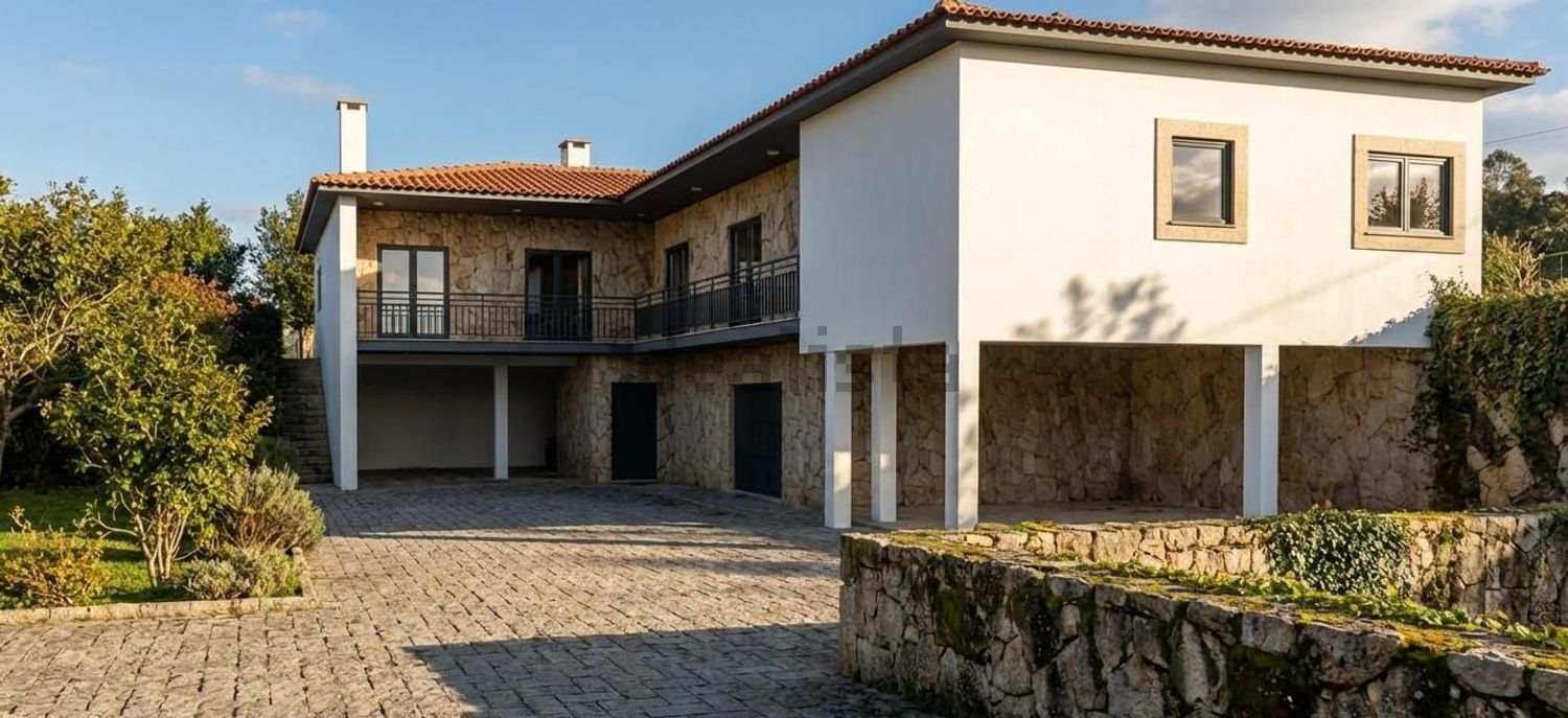 小楼房或独栋别墅出售在 Arcos de Valdevez - 外立面