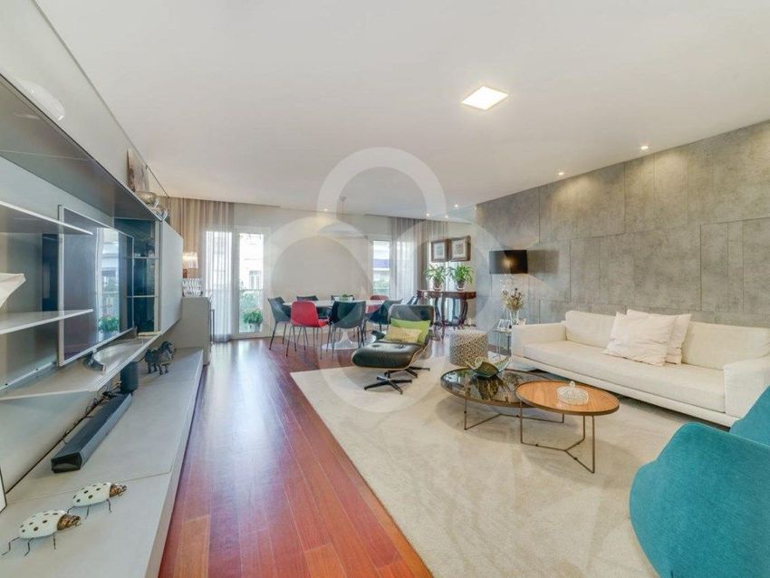 公寓 t4出售在Avenida Marquês de Tomar, 25 d