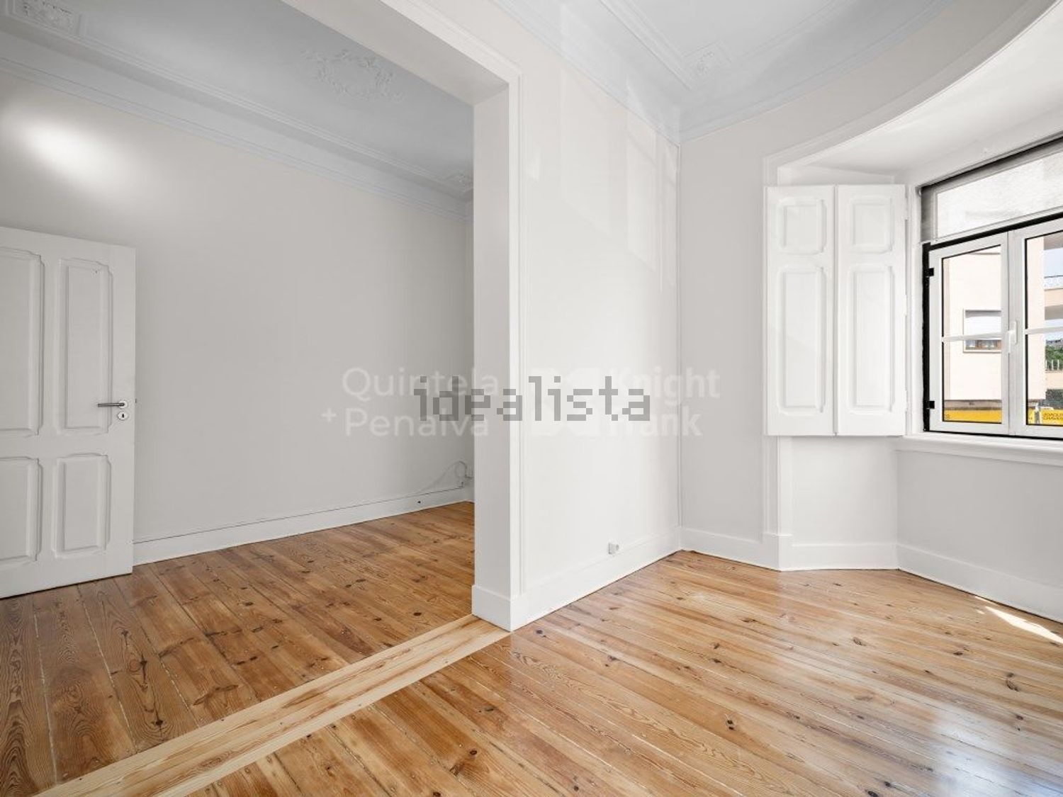 公寓 t3出售在Rua Tenente Ferreira Durão - 客厅
