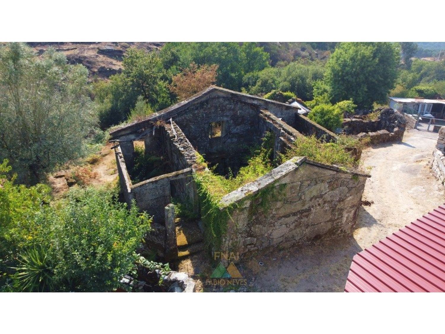 小楼房或独栋别墅出售在 Vale - 花园