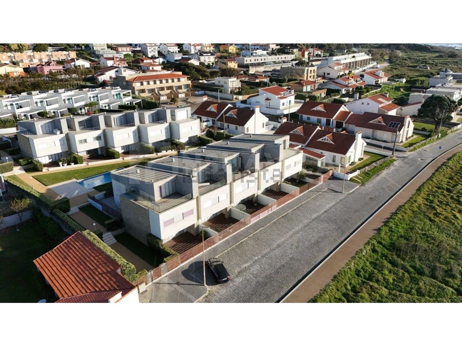 小楼房或独栋别墅出售在Rua da Estrada Real - 照片