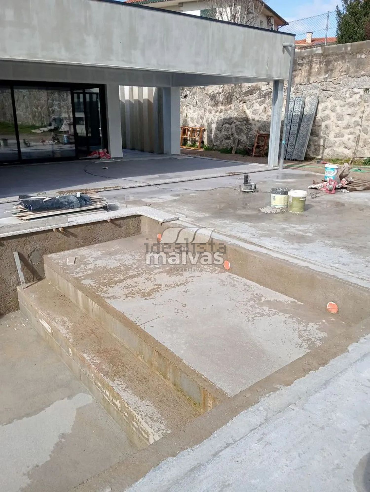 小楼房或独栋别墅出售在 Lugar de Vilar 4970-248 - 游泳池
