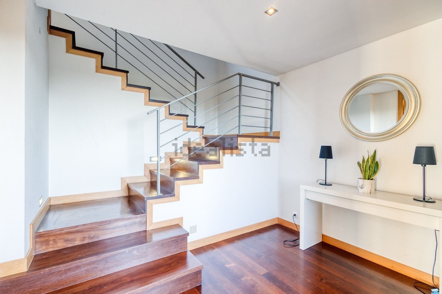 小楼房或独栋别墅出售在 Moledo e Cristelo - 详情