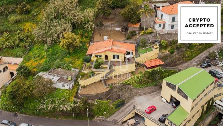 小楼房或别墅出售在 Santo António