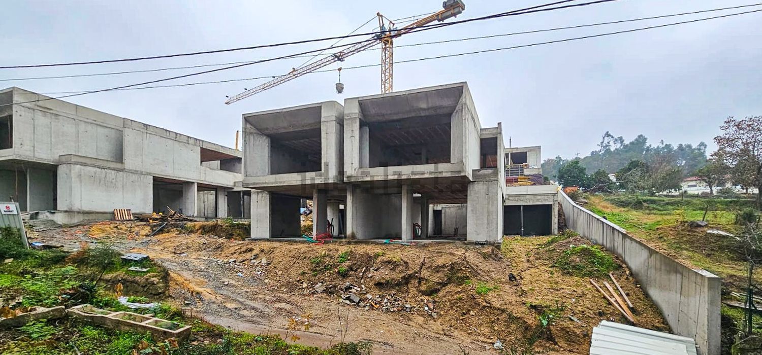 小楼房或独栋别墅出售在 Campo e Tamel (São Pedro Fins) - 外立面