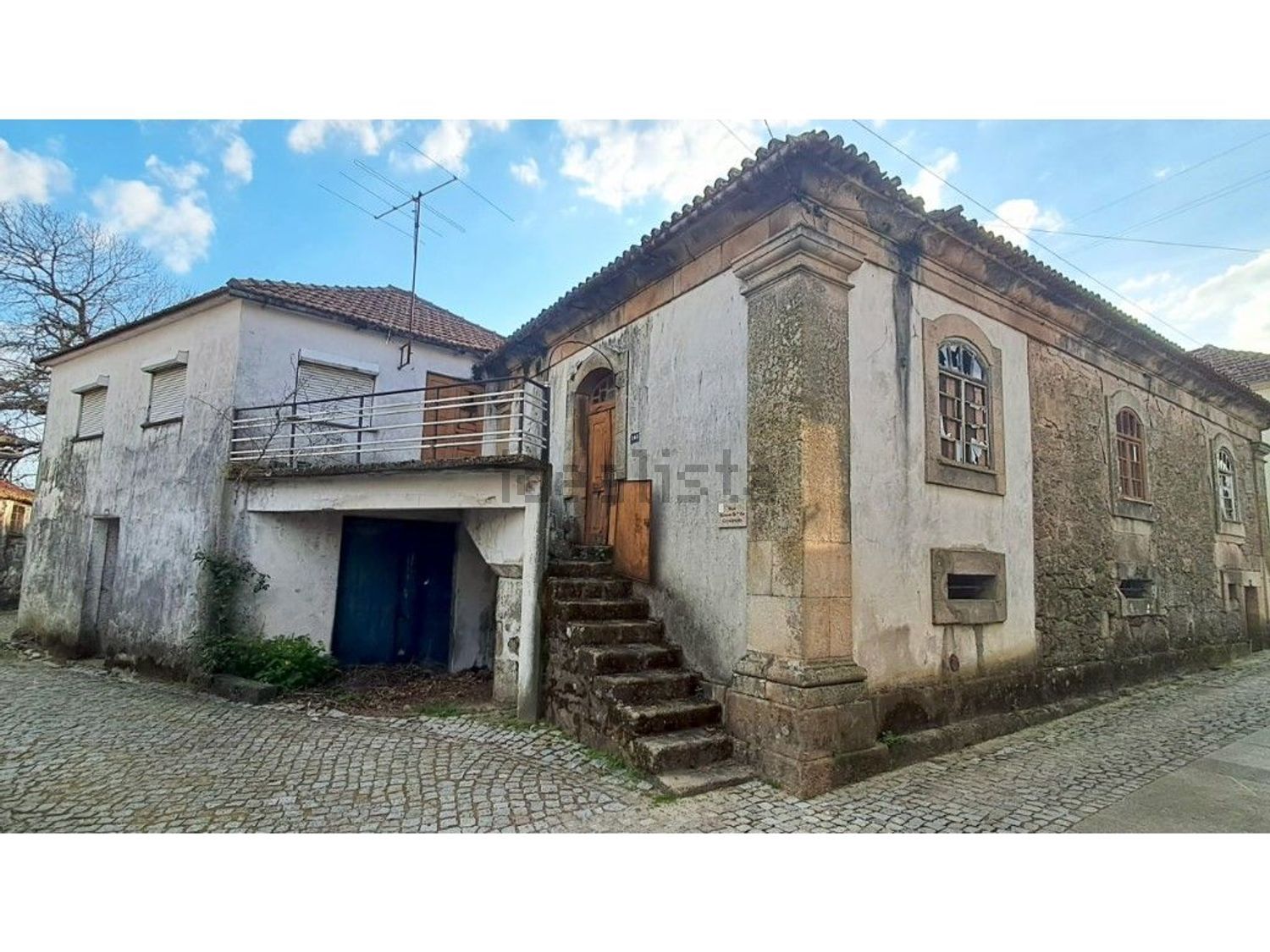小楼房或独栋别墅出售在 Vila Nova de Paiva - 外立面
