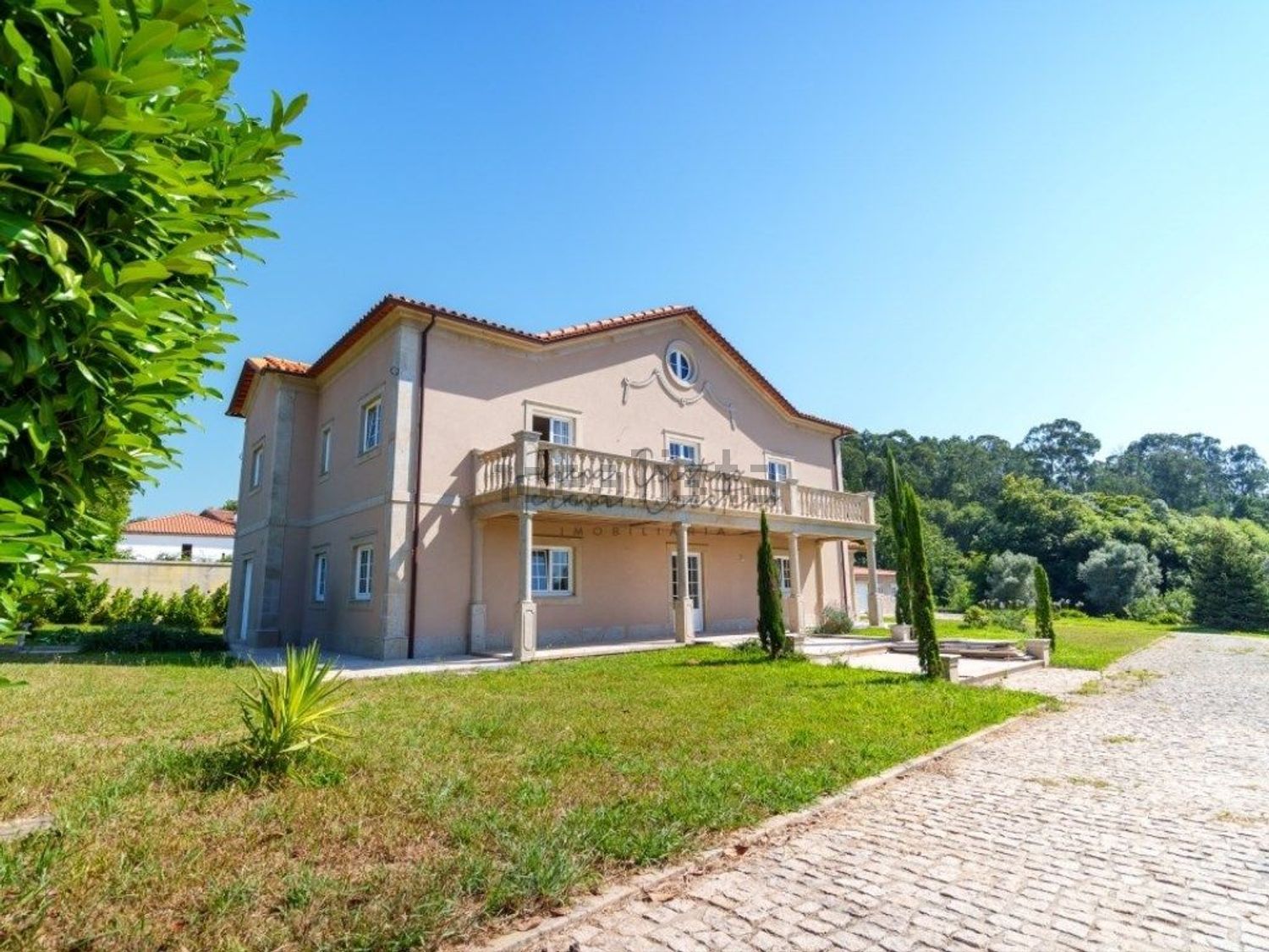 小楼房或独栋别墅出售在Rua do Carrão, 3907 - 外立面