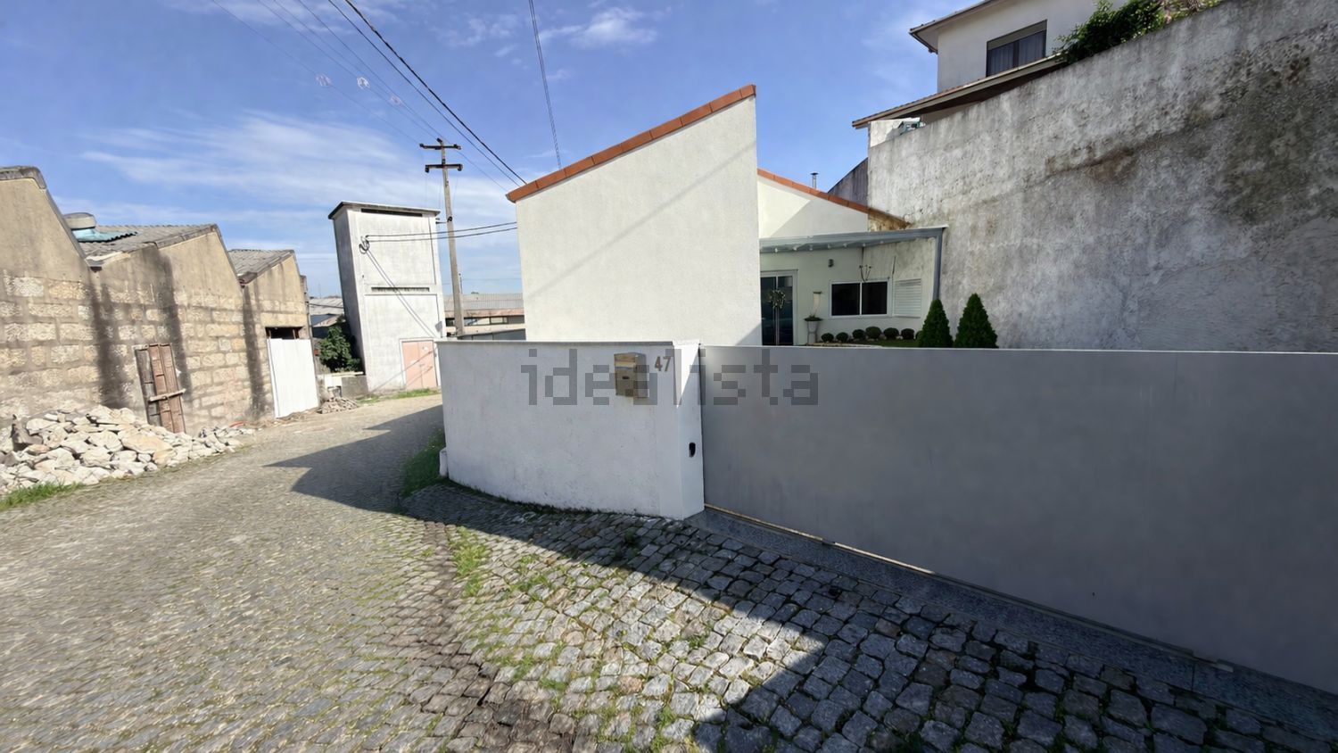 小楼房或独栋别墅出售在 Vila Nova do Campo - 外立面