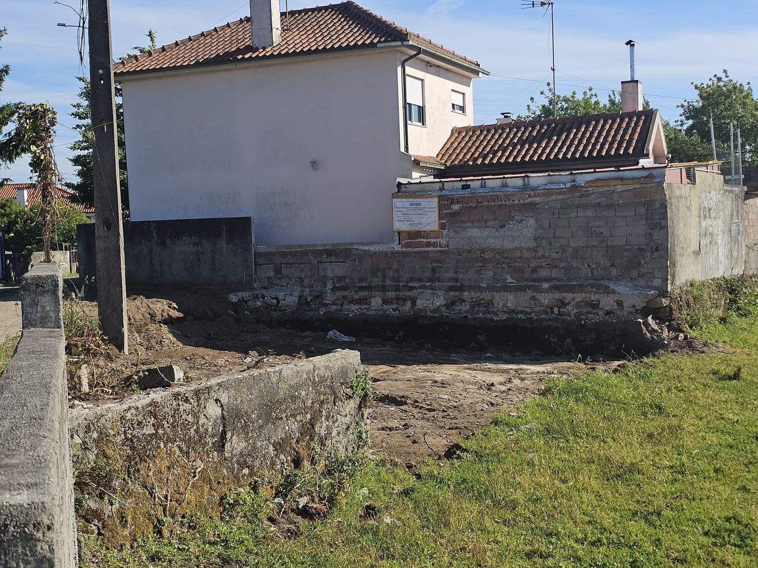 小楼房或独栋别墅出售在 Santa Marta de Portuzelo - 外立面