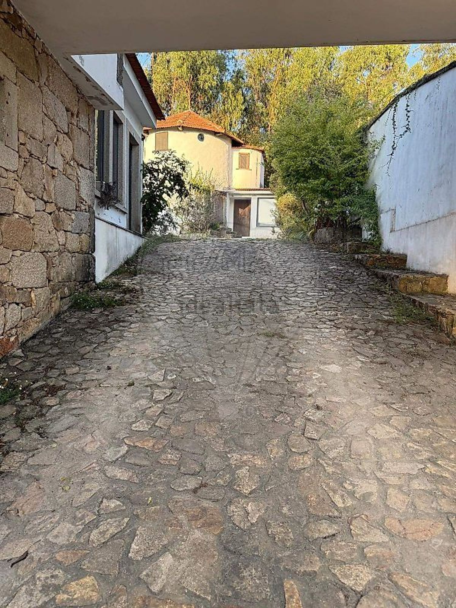 小楼房或独栋别墅出售在Rua Central de Carrezedo - 外立面