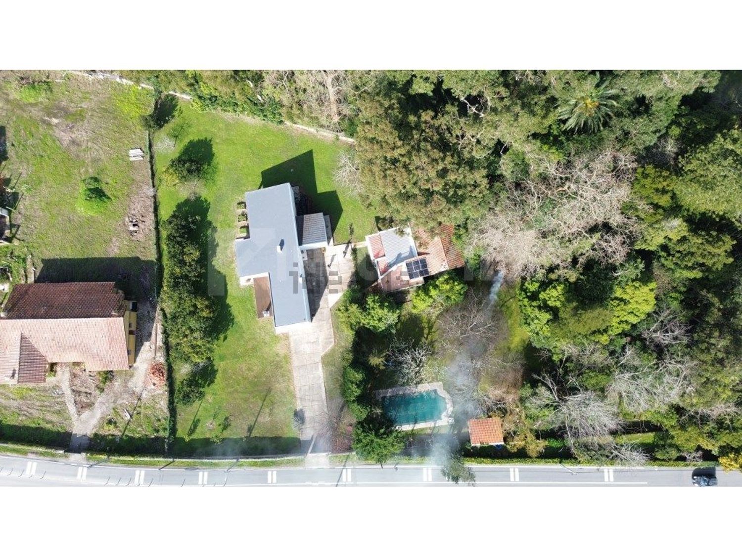 小楼房或独栋别墅出售在Rua de Esteiró - 照片