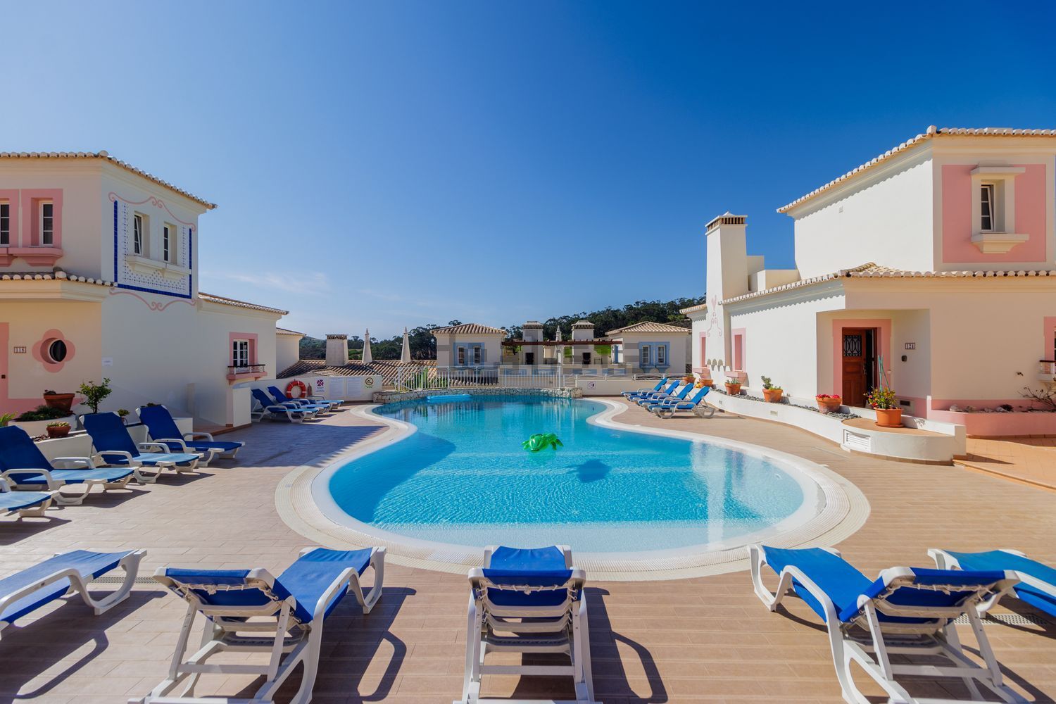 双拼别墅出售在 Golfe Santo António - 游泳池