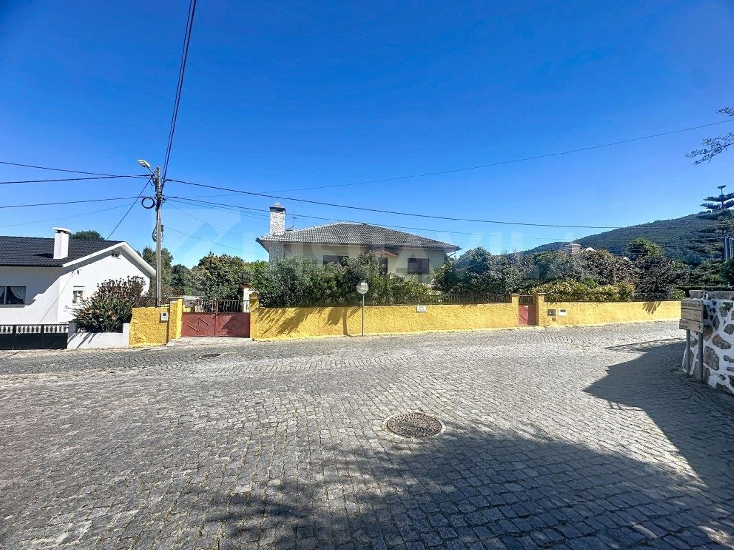 小楼房或独栋别墅出售在 Moledo e Cristelo - 外立面