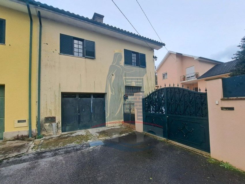 小楼房或独栋别墅出售在 Correlhã