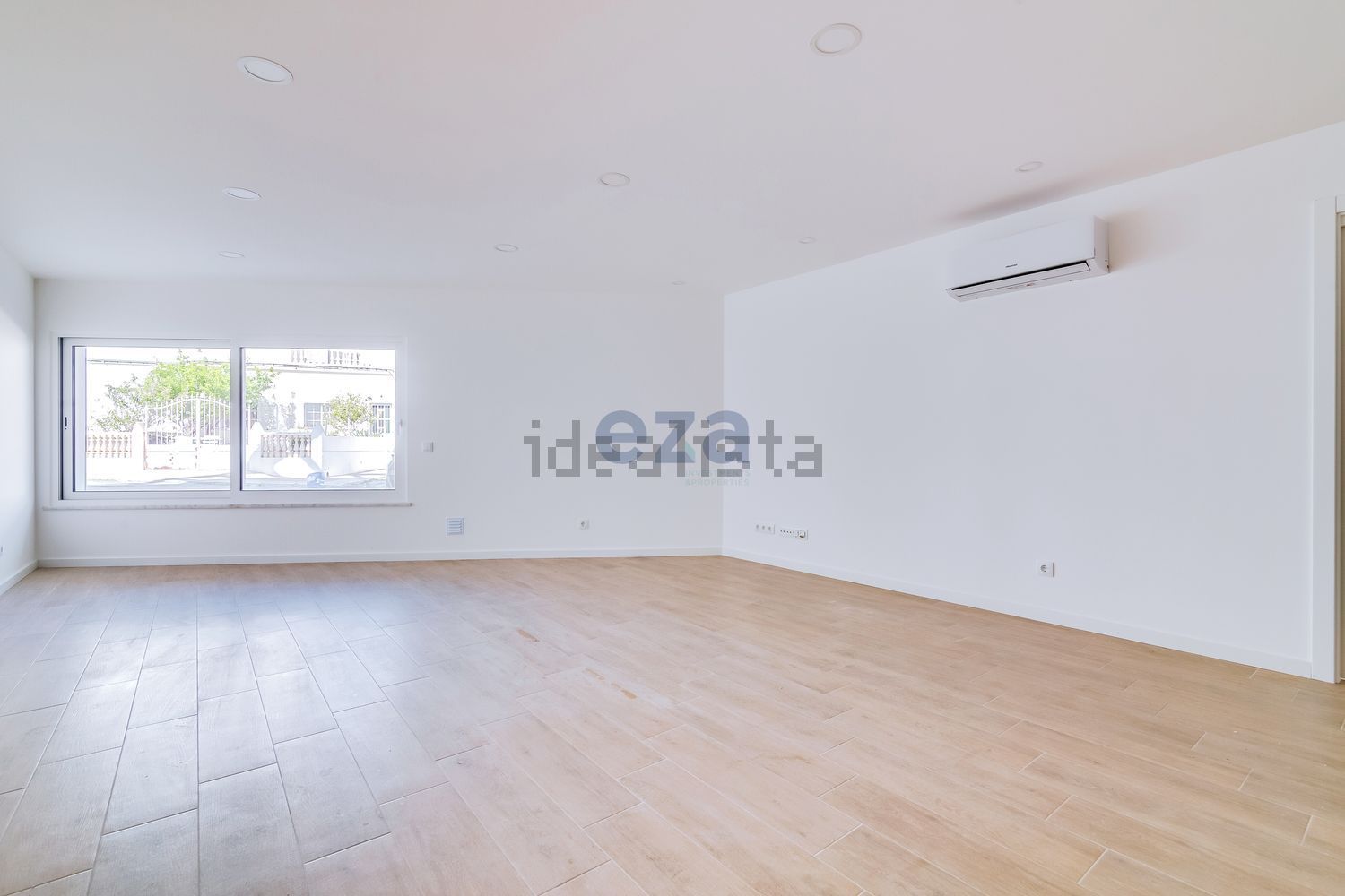 公寓 t2出售在Rua Nova de Lisboa s/n - 客厅