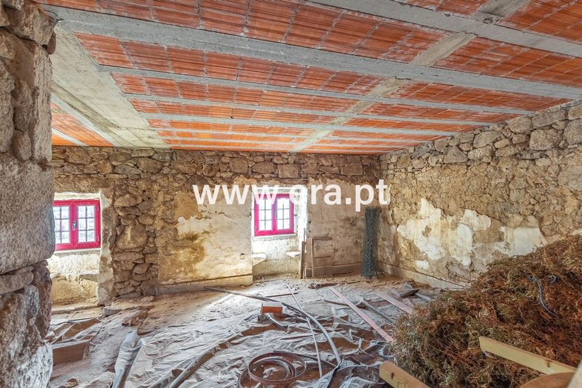 小楼房或独栋别墅出售在Rua dos Carvalhinhos