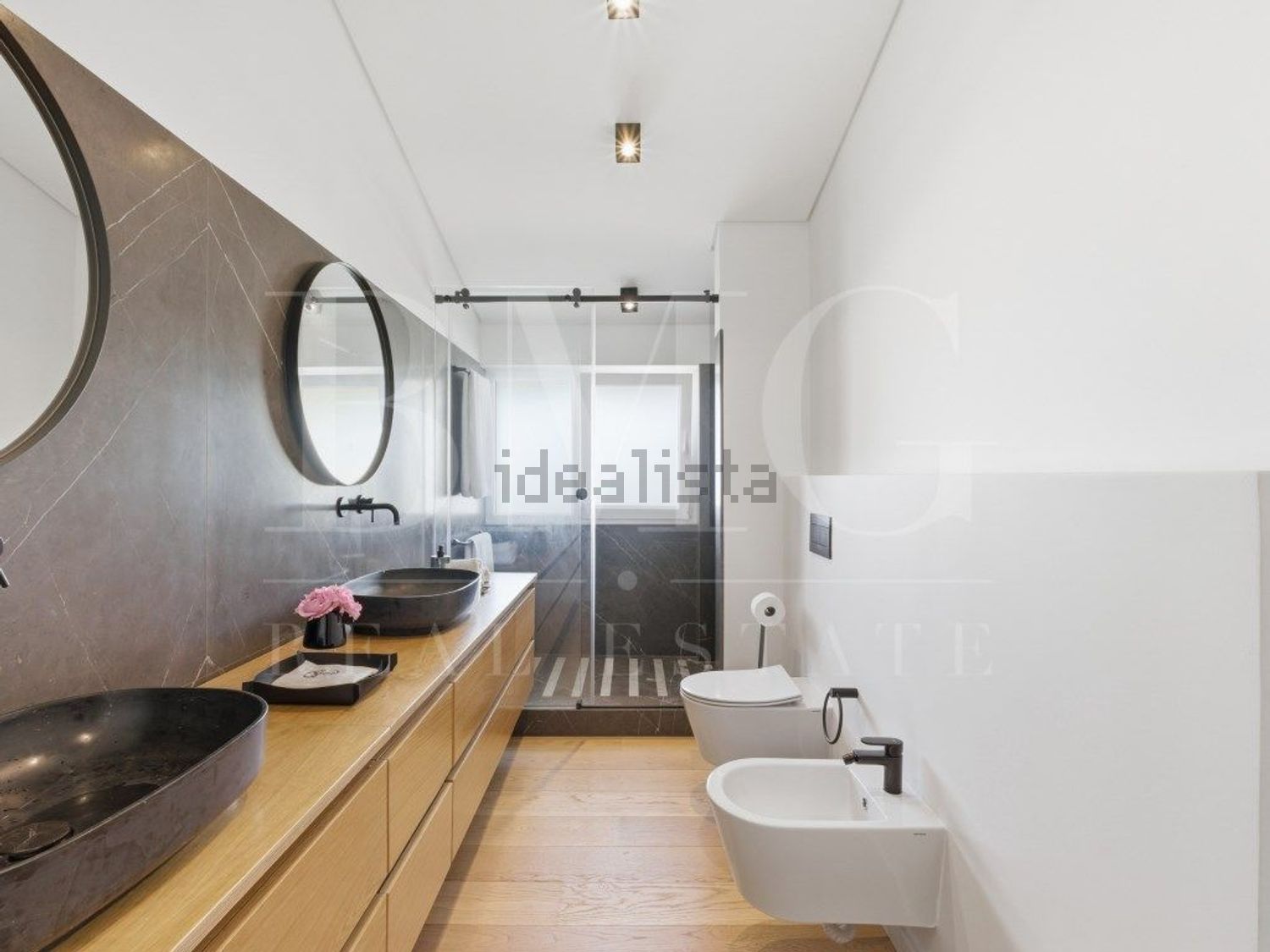 小楼房或独栋别墅出售在 Ponte do Rol - 卫生间