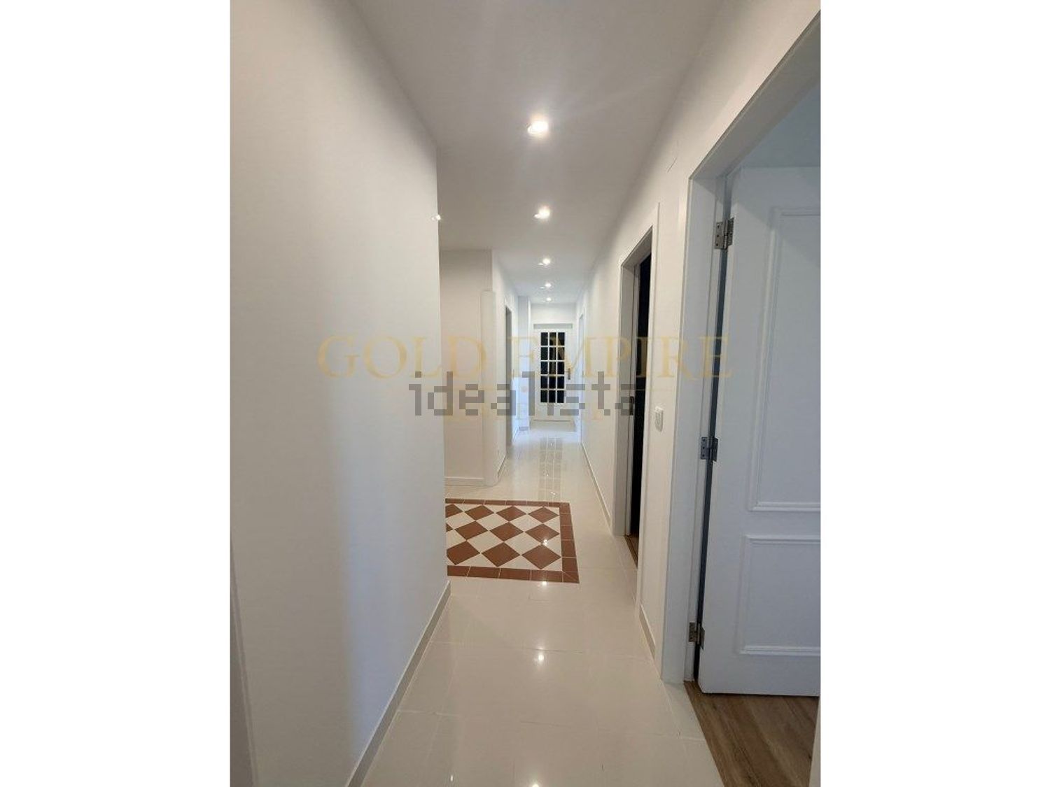 公寓 t3出售在Avenida Arsenal do Alfeite - 过道