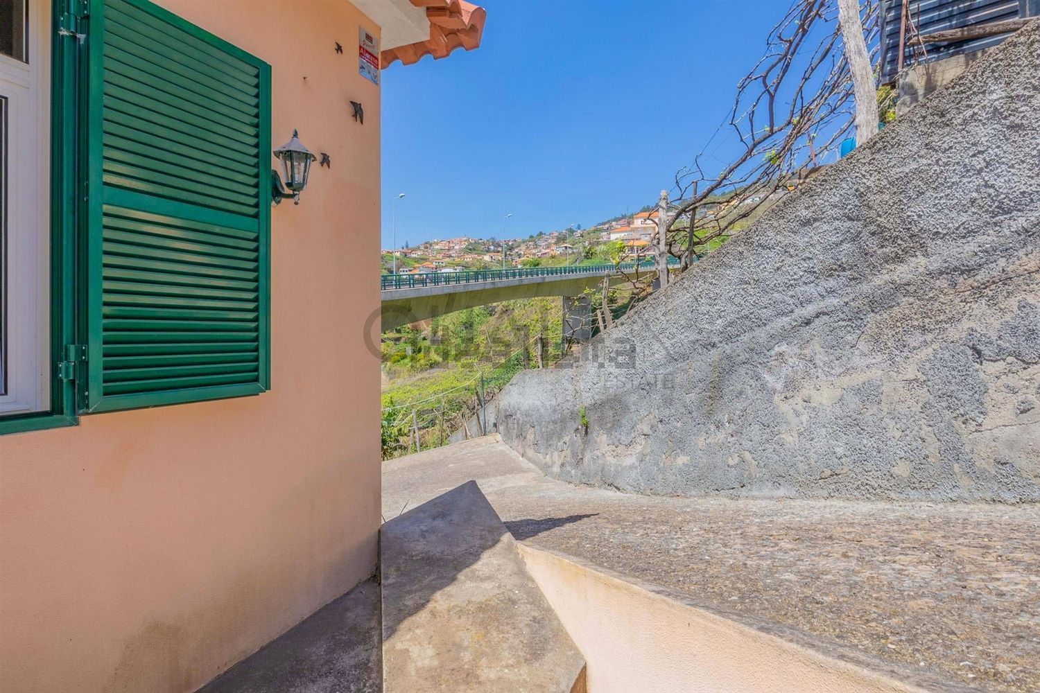 小楼房或独栋别墅出售在Caminho Ernesto Alves Pinto Correia, 79 - 露台