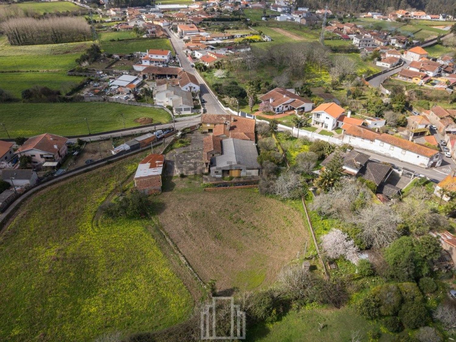 小楼房或独栋别墅出售在 São Miguel de Souto - 照片