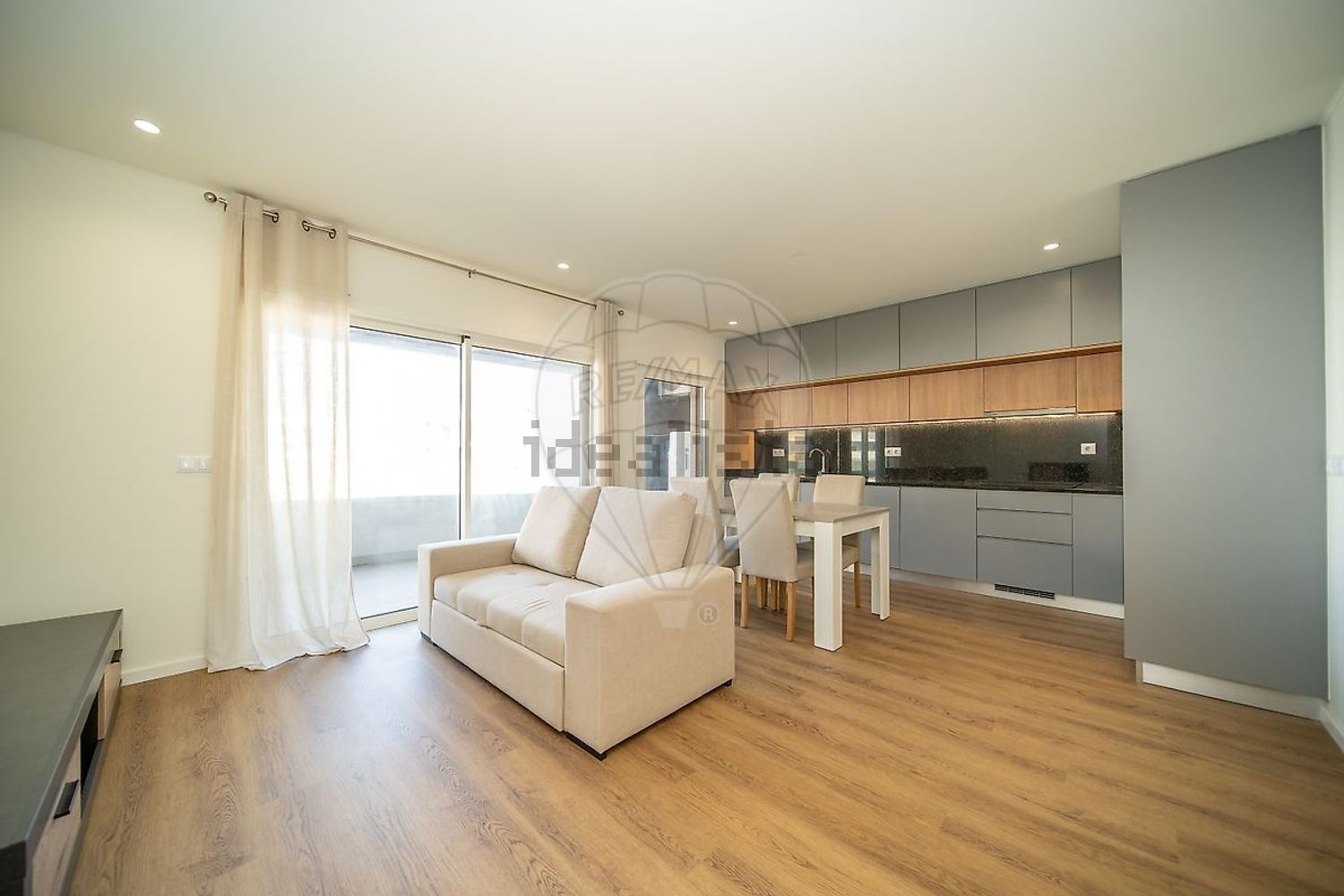 公寓 t1出售在Rua Nossa Senhora do Amparo, 8500 -610 - 客厅