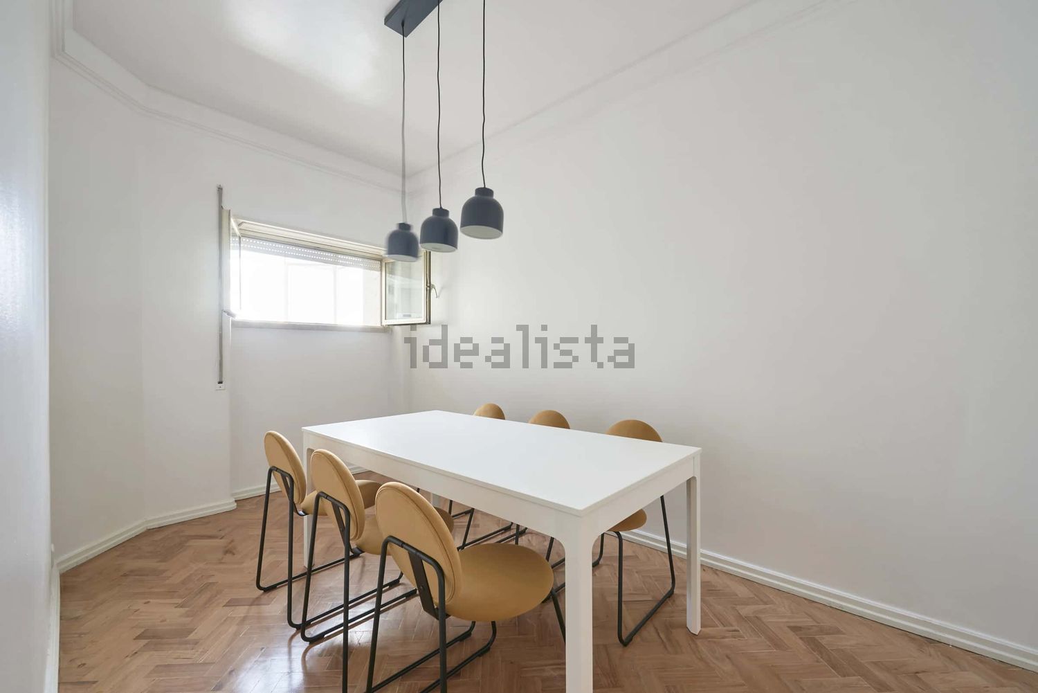 出租房间在Avenida Defensores de Chaves, 79 - 客厅