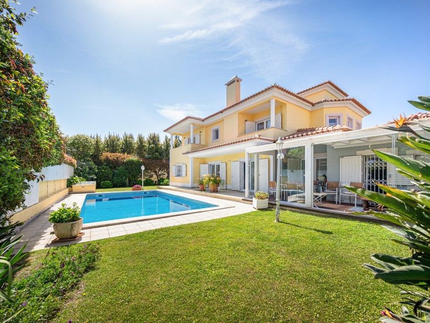 小楼房或独栋别墅出售在 Quinta da Bicuda
