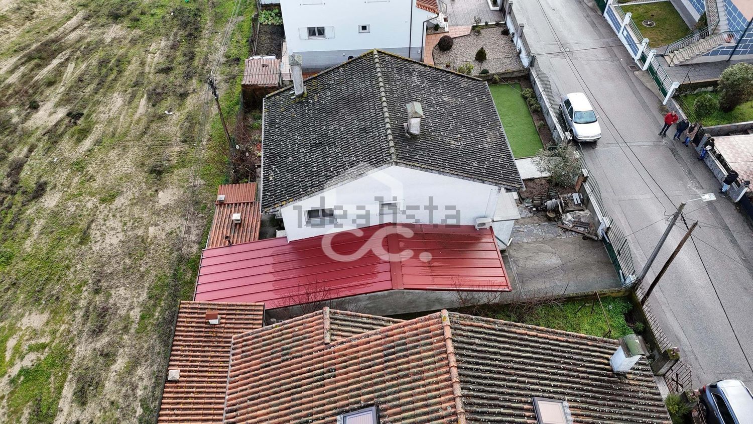 小楼房或独栋别墅出售在 Santa Cruz/Trindade e Sanjurge - 外立面