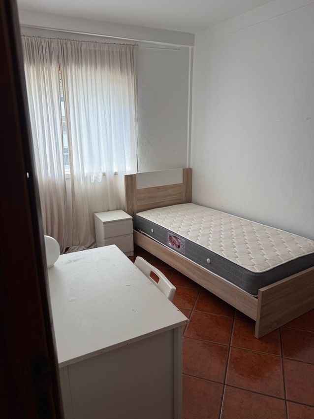 出租房间在Rua Luís de Sousa Gomes, 9