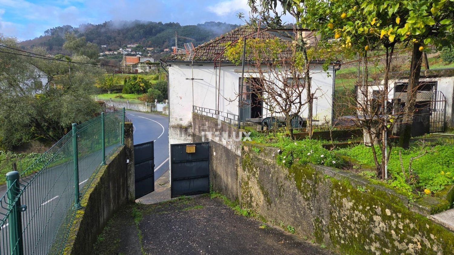 小楼房或别墅出售在 Ponte da Barca - 外立面