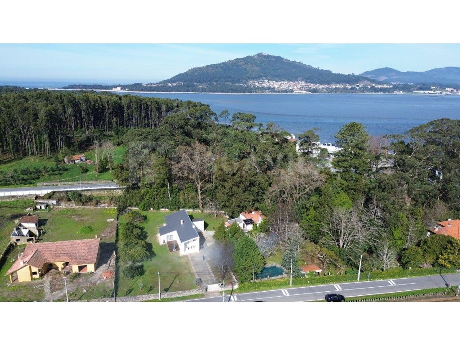 小楼房或独栋别墅出售在Rua de Esteiró - 视线