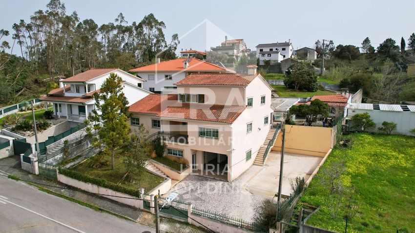 小楼房或独栋别墅出售在Rua do Alto Vieiro