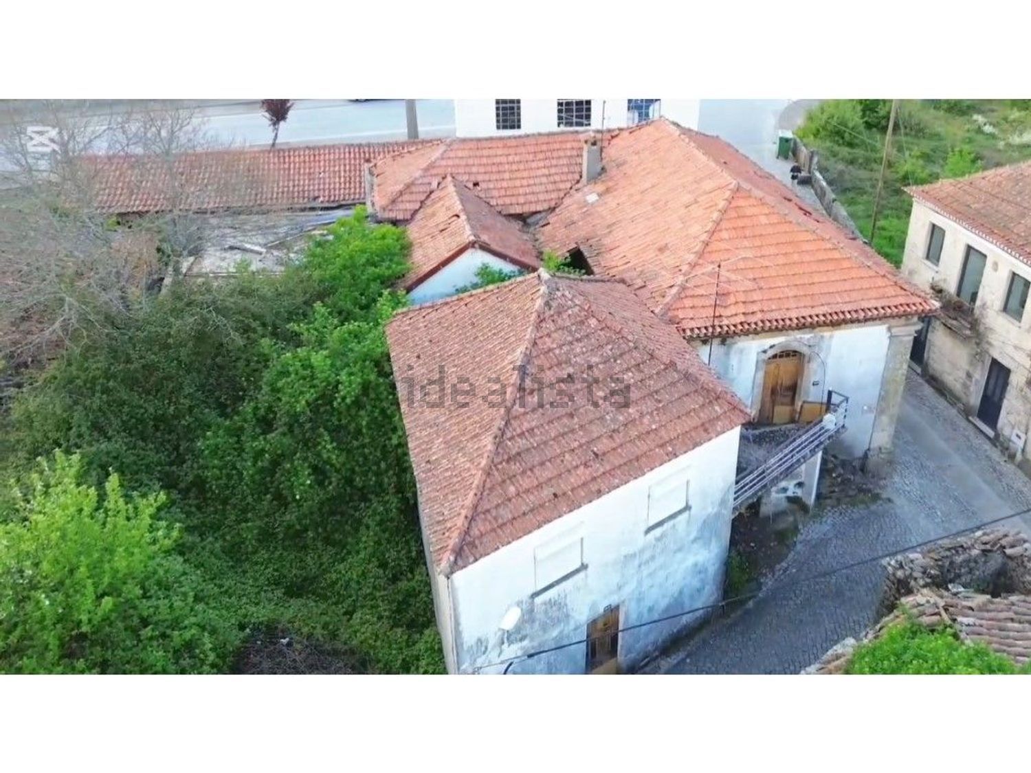 小楼房或独栋别墅出售在 Vila Nova de Paiva - 外立面